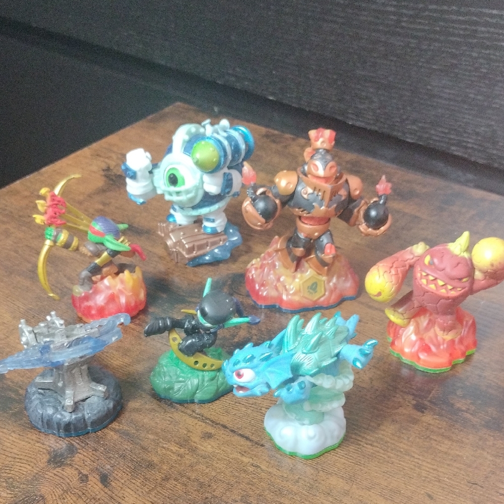 Skylanders Kids Action Figures Toy Pack - Blue,Green & Orange 7 Pices.Skylanders